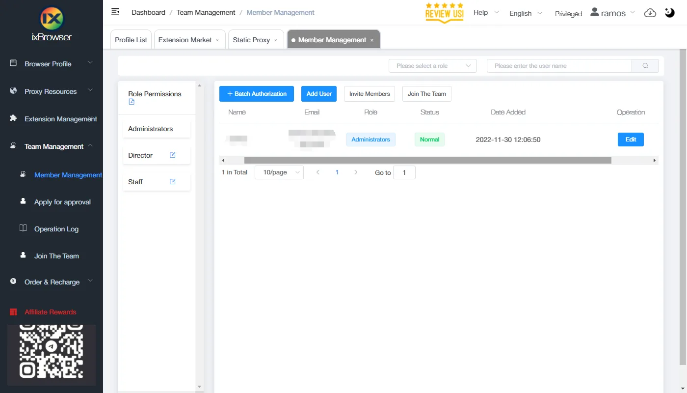 ixBrowser's team management page, with roles on the left and the list of members on the right.